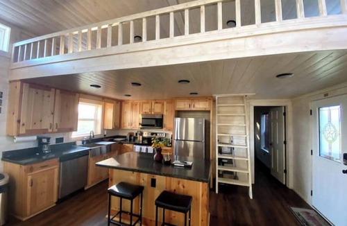 Paige Cabin | Peaceful Cabin on 10 Acres - Firepit & Stargazing
