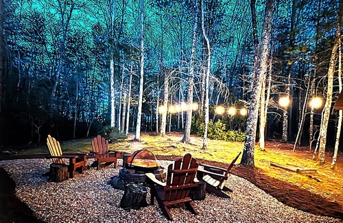 Brasstown Cabin | Peaceful Cabin Retreat w/Fishing Pond, near Folk School. WiFi, Pet Friendly!