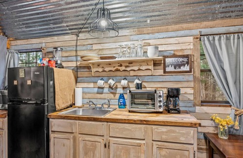 Mount Juliet Cabin | Peaceful Cabin w/TV + Wi-Fi + Firepit | Pets!