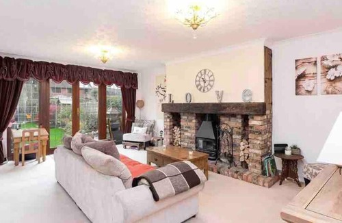 Hoddesdon House | Peaceful,Captivating Home with Idylic Surroundings