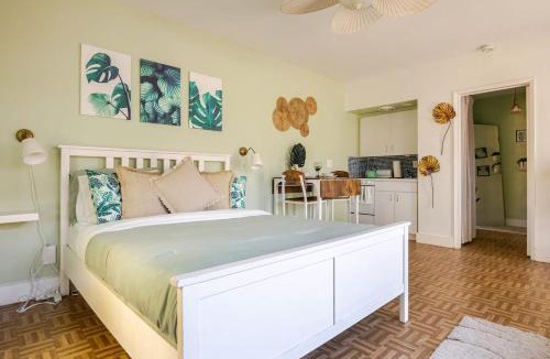 Royal Poinciana House | Peaceful Casita near Hollywood Beach & essentials