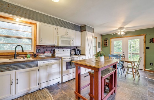 Cassville House | Peaceful Cassville Vacation Rental - Hike & Fish!