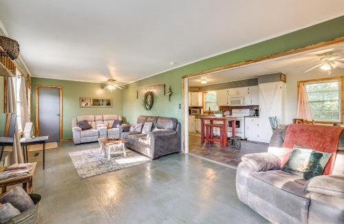 Cassville House | Peaceful Cassville Vacation Rental - Hike & Fish!