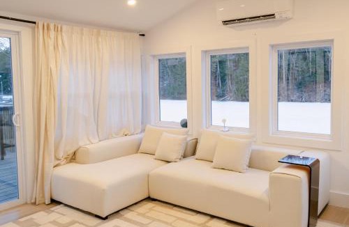 Saugerties South House | Peaceful Catskills Creek House