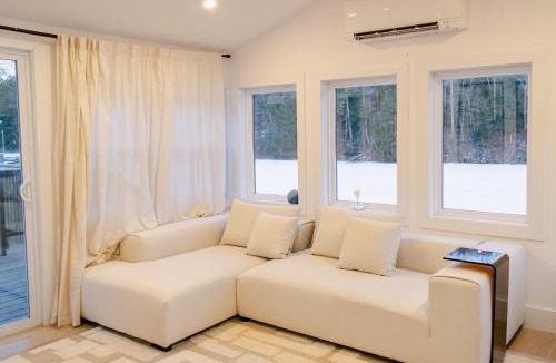 Saugerties South House | Peaceful Catskills Creek House