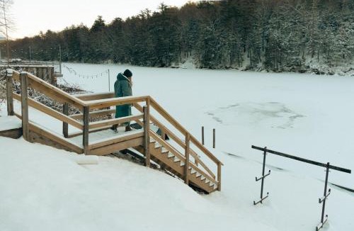 Saugerties South House | Peaceful Catskills Creek House