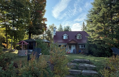 Saint-Hippolyte Ski Chalet | Peaceful chalet on private lake.