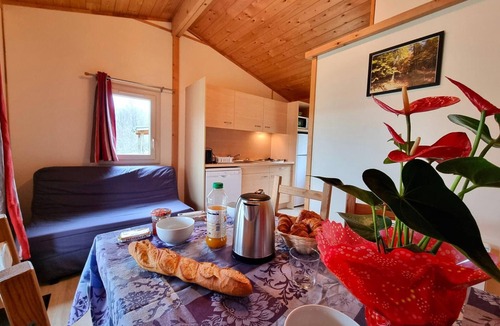Usson-en-Forez Cottage | Peaceful chalet, pets allowed - 4 guests