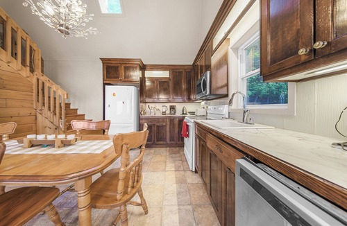 Lotbiniere Regional County Municipality Ski Chalet | Peaceful Chalet on the St. Lawrence – Spa, Views & Serenity
