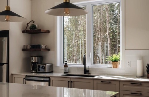 Amherst Ski Chalet | Peaceful Chalet Tremblant, hot tub lakes & Kayaks