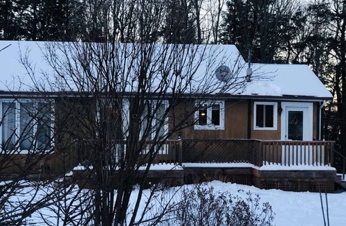 Lac-Brome House | Peaceful Chalet w/ WIFI in Lac Brome