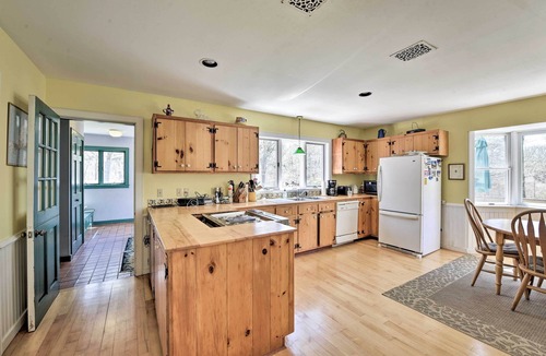 Menemsha House | Peaceful Chilmark Farmhouse by Menemsha Beach