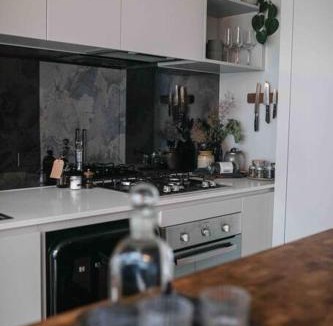 Collingwood Apartment | Peaceful City Escape - Revel & Hide