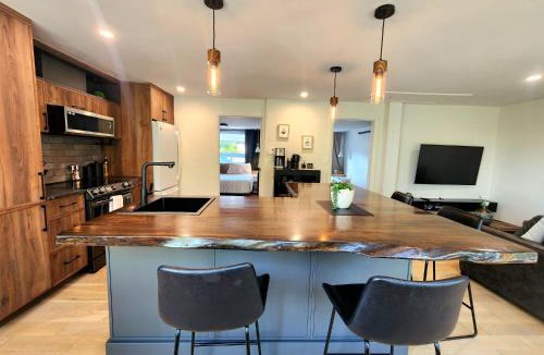 Quartier 5-4 Apartment | Peaceful City View - Hot Tub - 2 Parking & EV Chrger