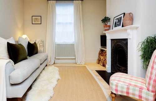 Ferndale Apartment | Peaceful Clapham, by Veeve