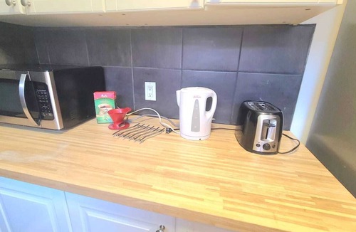 New Toronto Apartment | Peaceful, Clean, and Restorative Stay in Etobicoke – Ideal for Quiet Travelers