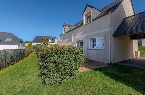 Saint-Nic House | Peaceful coastal stay with access to pool