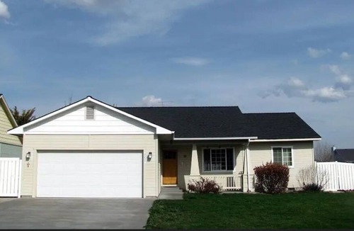 Klamath Falls House | Peaceful comfortable family home.