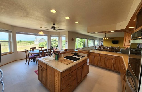 Copalis Beach House | Peaceful Copalis Beach Haven- Game Room