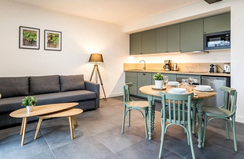 La Haie-Fouassiere Cottage | Peaceful Cottage Near Nantes with Wifi