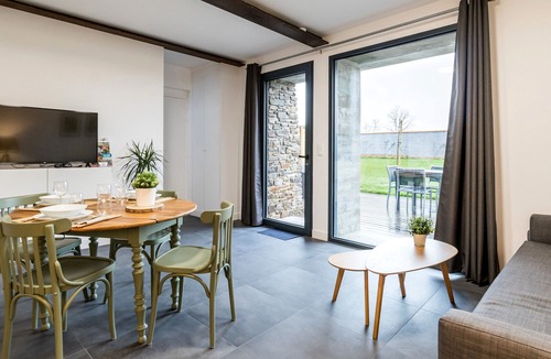 La Haie-Fouassiere Cottage | Peaceful Cottage Near Nantes with Wifi