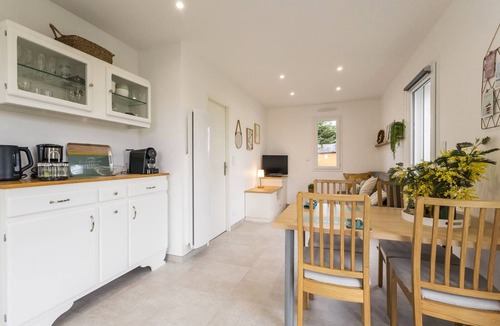 Villeneuve-en-Retz Cottage | Peaceful Cottage with Garden and Convenient Parking