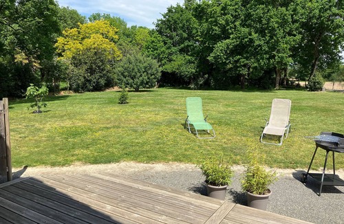 Villeneuve-en-Retz Cottage | Peaceful Cottage with Garden and Convenient Parking