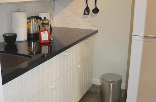 Claremont Cottage | Peaceful Cottage Among Berkeley Mansions