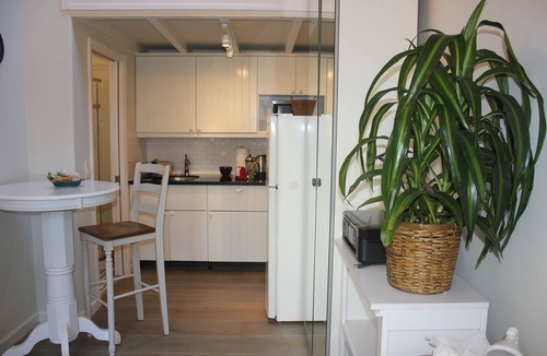 Claremont Cottage | Peaceful Cottage Among Berkeley Mansions