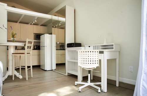 Claremont Cottage | Peaceful Cottage Among Berkeley Mansions