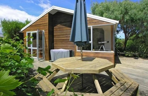 Otaki Beach House | Peaceful cottage beside the Waitohu Stream