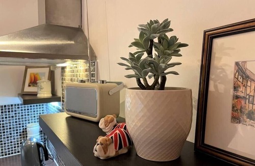 Horsham House | Peaceful Cottage for Two in Horsham