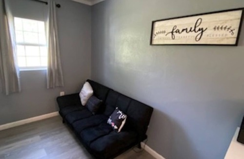 Hugo House | Peaceful Cottage home just 6 minutes from Choctaw Casino