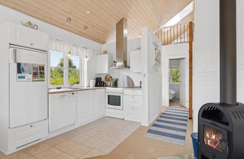 Skaven Strand House | Peaceful Cottage In Scenic Surroundings