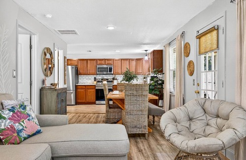 Bushnell Cottage | Peaceful Cottage Near Trails & River