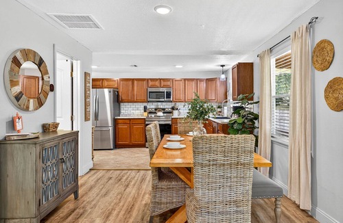 Bushnell Cottage | Peaceful Cottage Near Trails & River