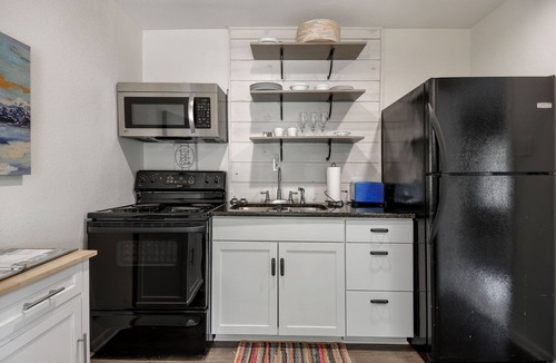 Crawford House | Peaceful Cottage on Country Retreat Destination with Pool & 20 Minutes to Waco!