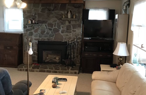 Town of Yates Cottage | Peaceful cottage on Lake Ontario