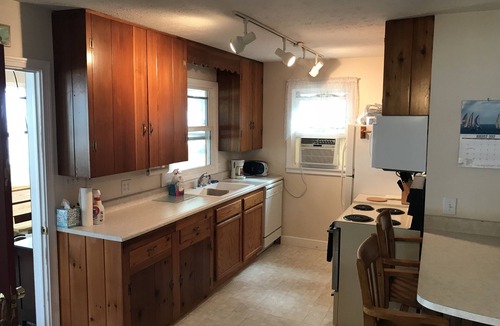 Town of Yates Cottage | Peaceful cottage on Lake Ontario