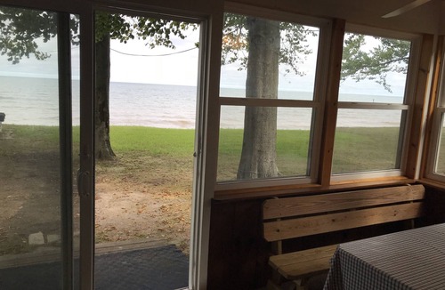 Town of Yates Cottage | Peaceful cottage on Lake Ontario