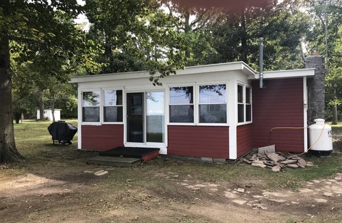 Town of Yates Cottage | Peaceful cottage on Lake Ontario