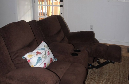 Pigeon Forge Cottage | Peaceful Cottage, Pet (2 Max) friendly - Fenced yard, Loft Bedroom