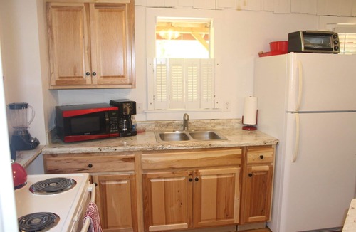 Pigeon Forge Cottage | Peaceful Cottage, Pet (2 Max) friendly - Fenced yard, Loft Bedroom