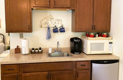 Vienna Cottage | Peaceful Cottage Retreat near Shawnee National Forest