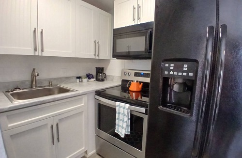 Bonita Shores Cottage | Peaceful Cottage On Imperial River W Dock W&D Kitchen King Bed Can Sleep 4