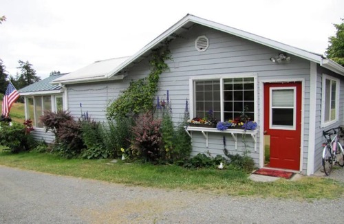 Friday Harbor Cottage | Peaceful Cottage on 15 acre Farm