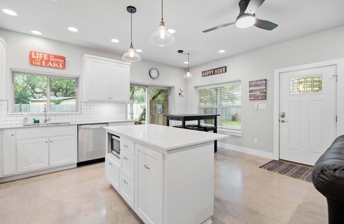 Yacht Harbor Cottage | Peaceful Cottage w/Grill Mins to Lake Travis