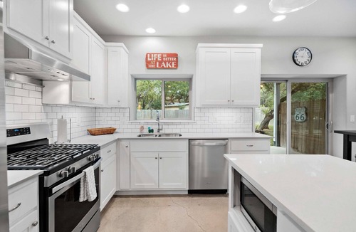 Yacht Harbor Cottage | Peaceful Cottage w/Grill Mins to Lake Travis