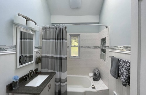 Chichester House | Peaceful Cottage with Mountain Views