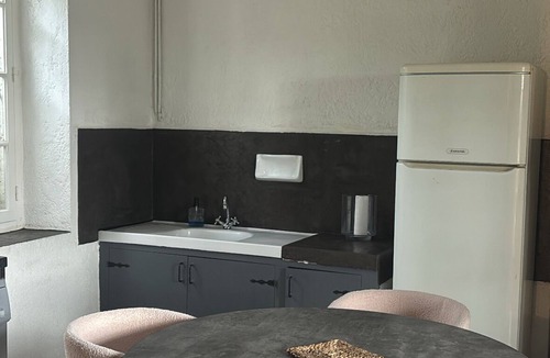 Mongauzy Cottage | Peaceful cottage with small pool